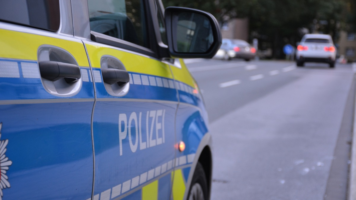 POL-ME: Beim Überqueren der Straße: 53-jährige Fahrradfahrerin kollidiert mit Auto - Langenfeld - 2411104 - Foto: presseportal.de