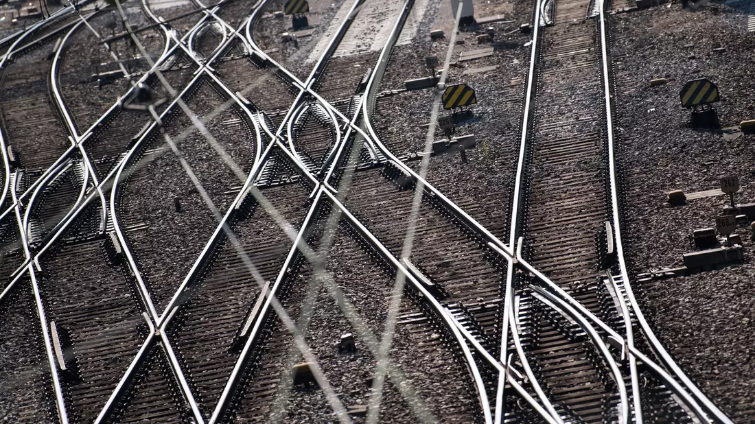 Vorgesehene Milliardenmittel für die Sanierung des Schienennetzes sollen nicht mehr wie geplant aus dem Klima- und Transformationsfonds finanziert werden. - Bild: Sven Hoppe/dpa
