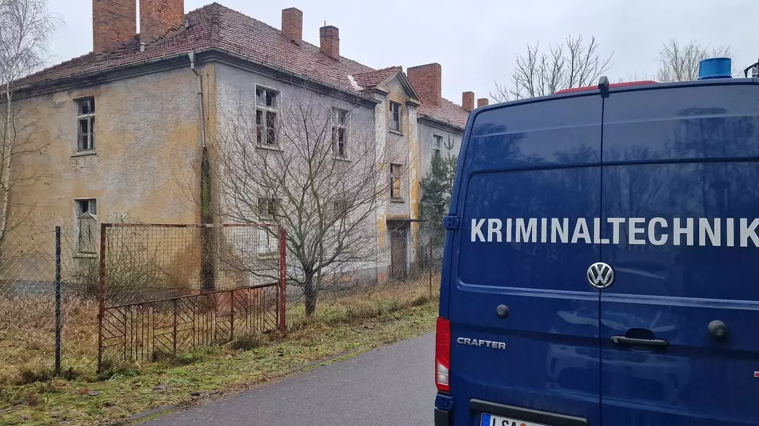 Vor achteinhalb Jahren verschwand die fünfjährige Inga in einem abgelegenen Ortsteil von Stendal in Sachsen-Anhalt scheinbar spurlos - jetzt geht die Polizei neuen Hinweisen nach. - Bild: Cevin Dettlaff/dpa