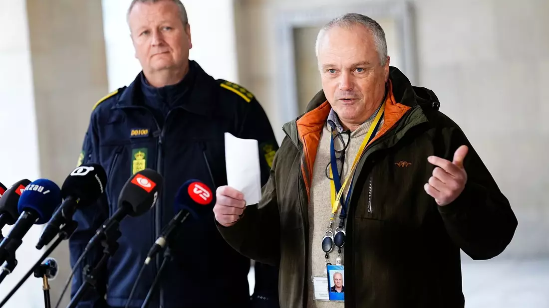 PET-Einsatzleiter Flemming Drejer (r) und Peter Dahl, Leiter der Notfalldienste der Kopenhagener Polizei, informieren die Presse über das Geschehen. - Bild: Martin Sylvest/Ritzau Scanpix Foto/AP/dpa