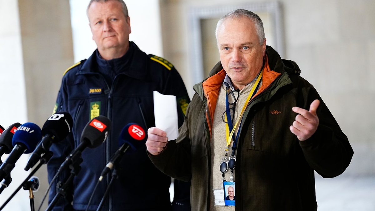 PET-Einsatzleiter Flemming Drejer (r) und Peter Dahl, Leiter der Notfalldienste der Kopenhagener Polizei, informieren die Presse über das Geschehen. - Foto: Martin Sylvest/Ritzau Scanpix Foto/AP/dpa