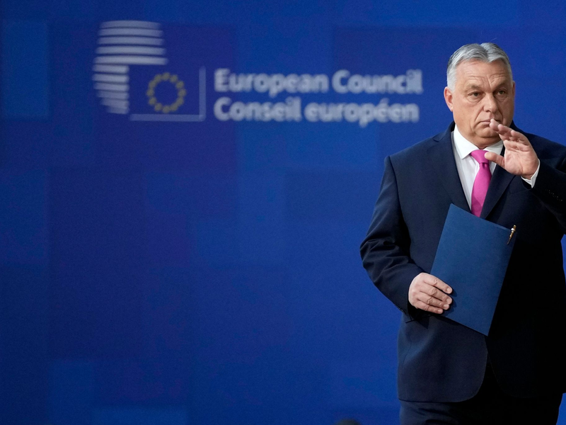 Ungarns Ministerpräsident Viktor Orban verhindert beim EU-Gipfel eine Einigung auf Finanzhilfen für die Ukraine. - Foto: Virginia Mayo/AP/dpa