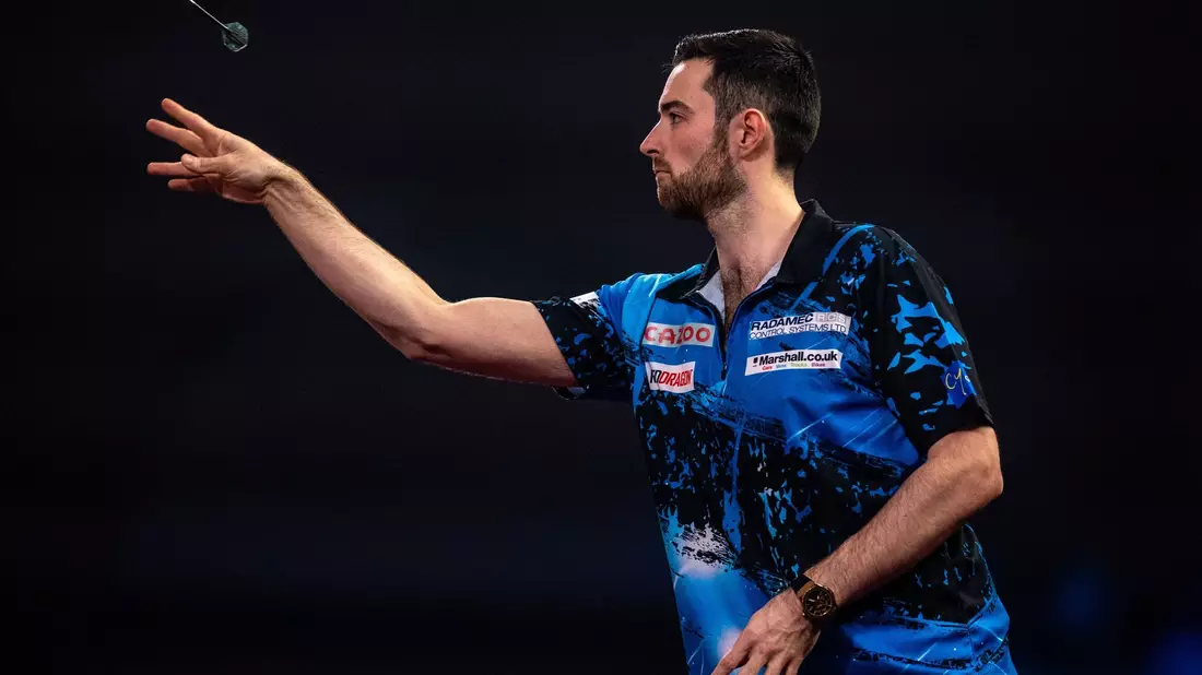 Gehört zu den Favoriten der Darts-WM in London: Luke Humphries. - Bild: Steven Paston/PA Wire/dpa
