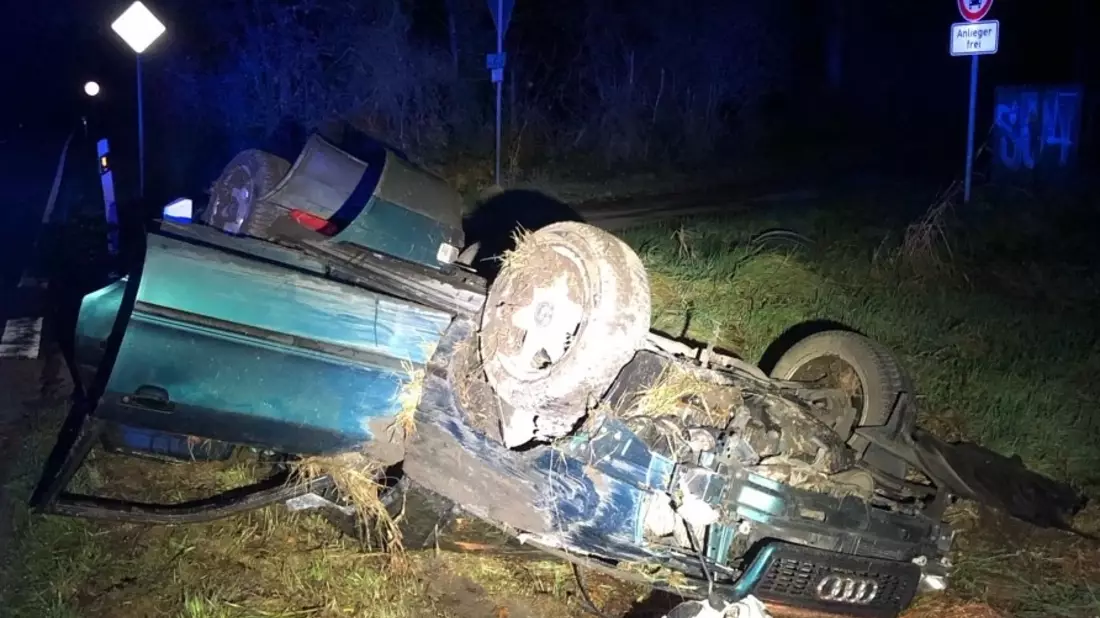 POL-WES: Hünxe - Auto überschlägt sich - Bild: presseportal.de