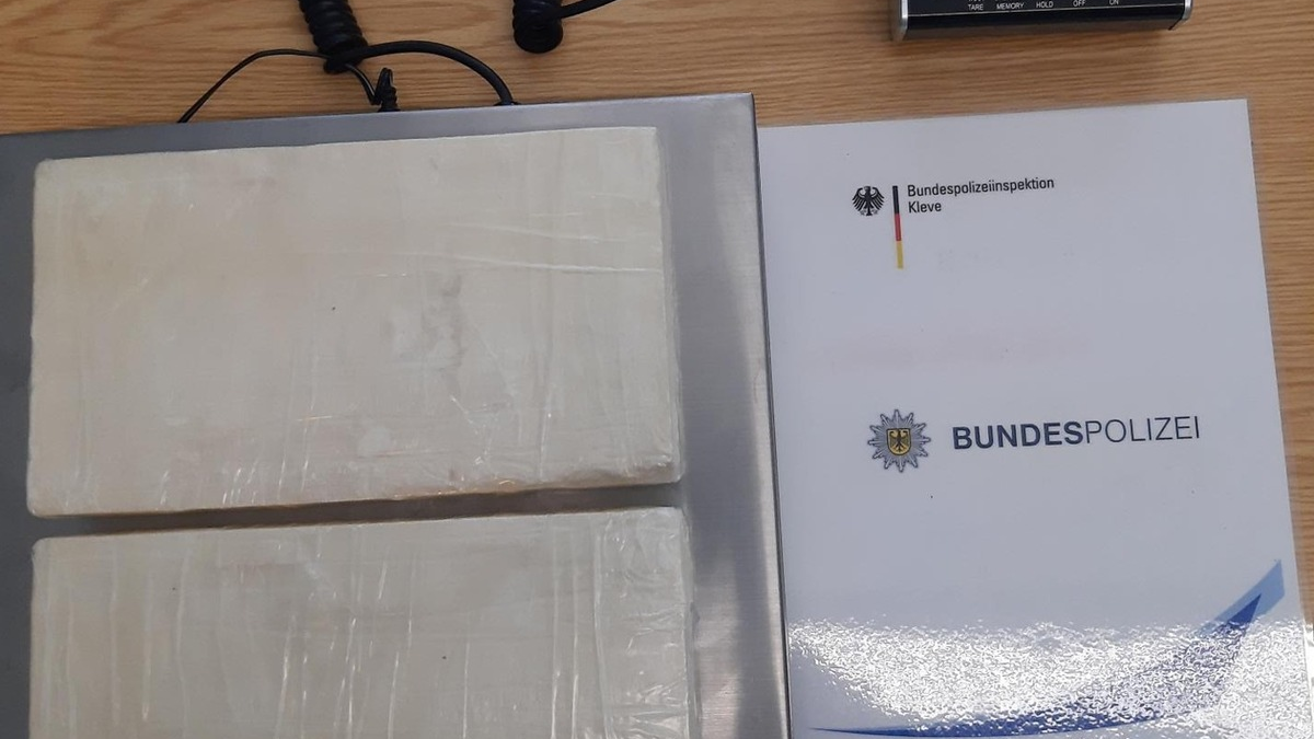 BPOL NRW: Bundespolizei nimmt Spanier mit 2,04 Kilogramm Kokain auf der Bundesautobahn A 3 in Rees fest - Foto: presseportal.de