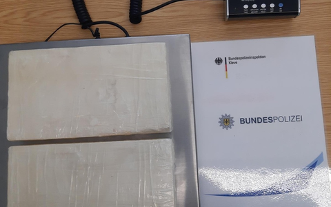 BPOL NRW: Bundespolizei nimmt Spanier mit 2,04 Kilogramm Kokain auf der Bundesautobahn A 3 in Rees fest - Foto: presseportal.de
