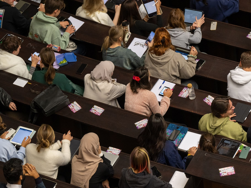 Etwa 2,8 Millionen Menschen studieren in Deutschland. (Symbolbild) - Foto: Peter Kneffel/dpa