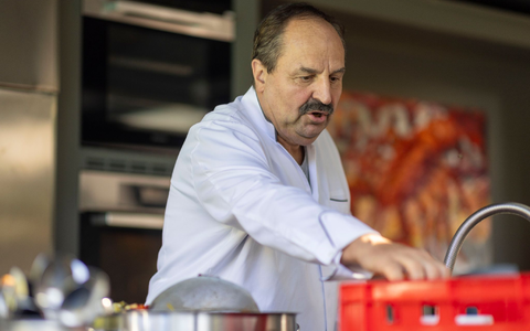 Fernsehkoch Johann Lafer sagt: «Geschmack ist nicht angeboren, sondern wird anerzogen.» - Foto: Helmut Fricke/dpa Fernsehkoch Johann Lafer sagt: «Geschmack ist nicht angeboren, sondern wird anerzogen.» - Foto: Helmut Fricke/dpa