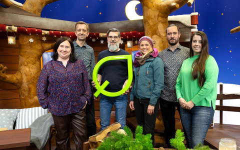 Green Motion Label für KiKA-Baumhaus und Vorlesegeschichten für dich / Erfurter Eigenproduktionen erhalten Zertifikat für die Einhaltung ökologischer Standards - Foto: presseportal.de