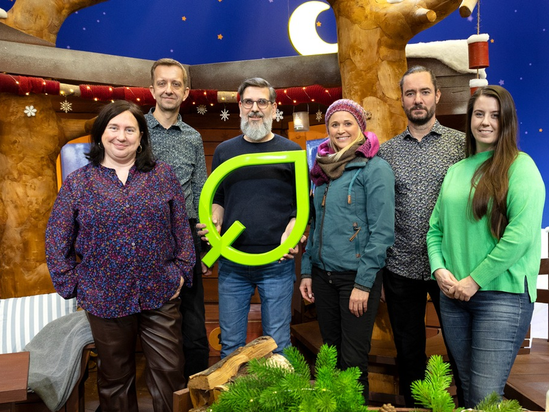 Green Motion Label für KiKA-Baumhaus und Vorlesegeschichten für dich / Erfurter Eigenproduktionen erhalten Zertifikat für die Einhaltung ökologischer Standards - Foto: presseportal.de