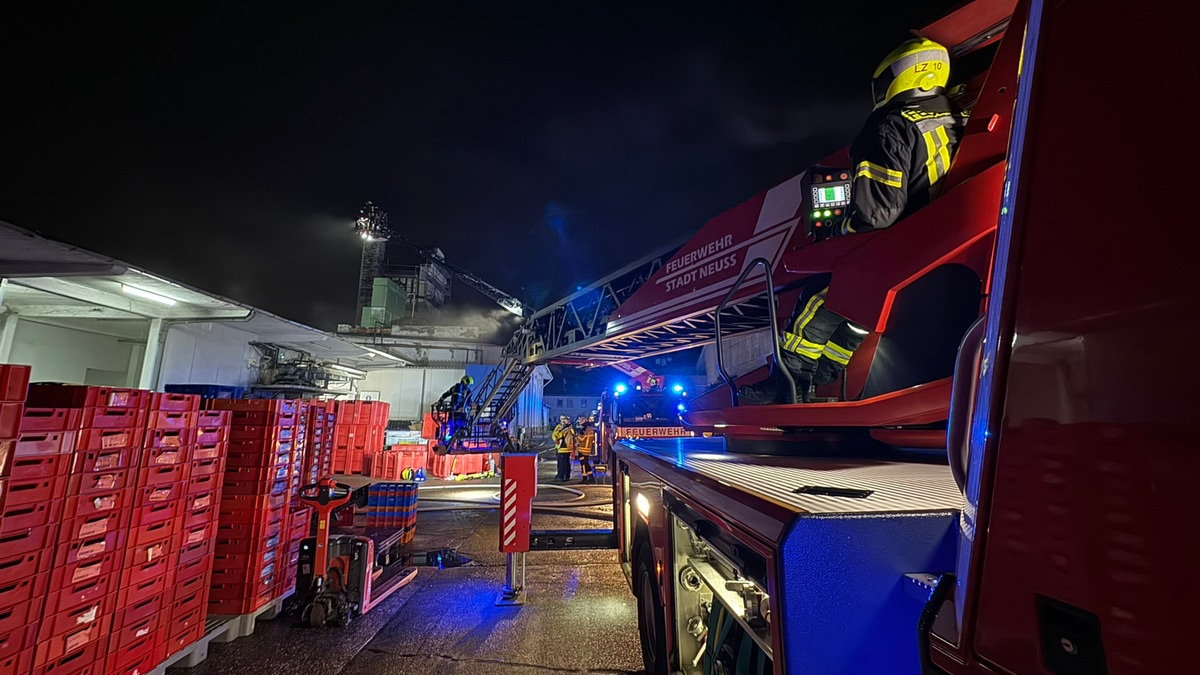 FW-NE: Brand in einer Fleischerei an der Büdericher Straße | Keine Verletzten - Foto: presseportal.de