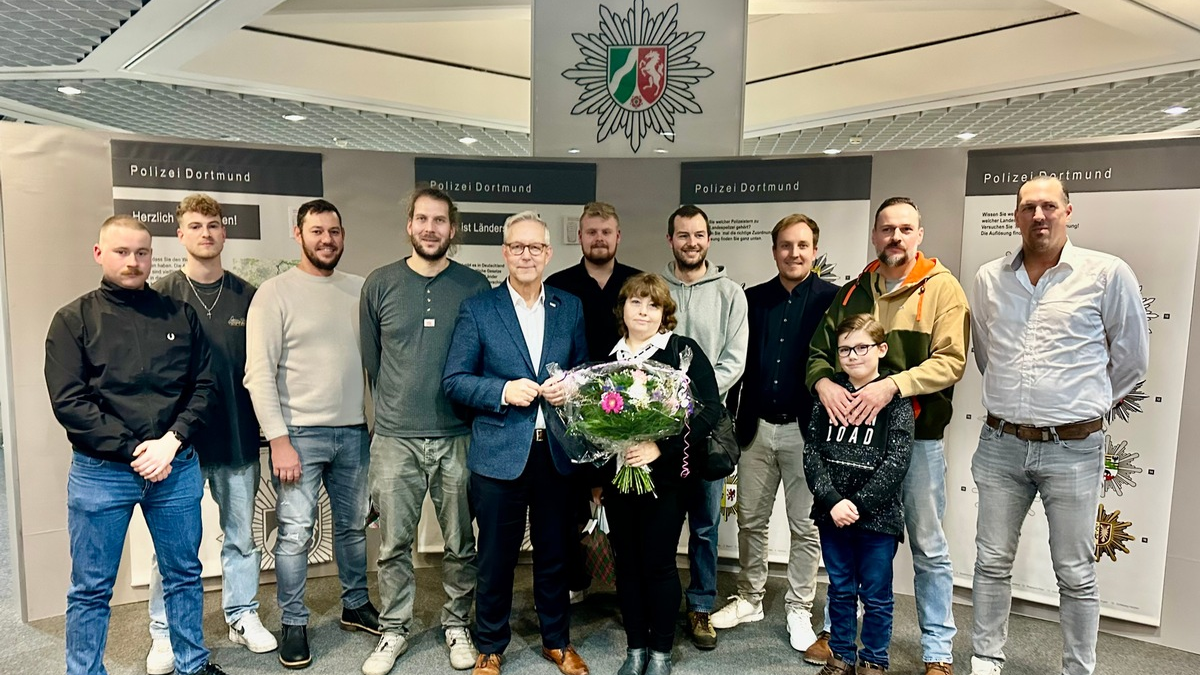 POL-DO: Nicht wegschauen und richtig handeln - Polizeipräsident Gregor Lange ehrt Menschen für couragiertes handeln - Foto: presseportal.de