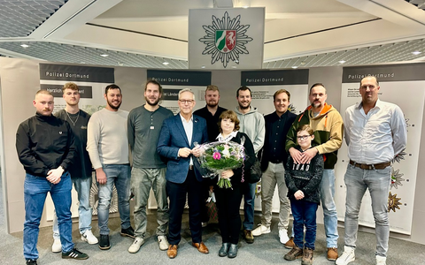 POL-DO: 110 - Die Nummer der Zivilcourage - Polizeipräsident Gregor Lange ehrt Bürgerinnen und Bürger - Doppelpass zwischen Zivilgesellschaft und Polizei - Foto: presseportal.de