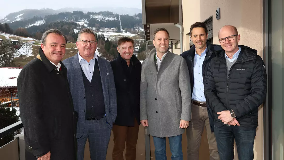 Projektu?bergabe in Pfarrwerfen - Bild: Neumayr über pressetext.de