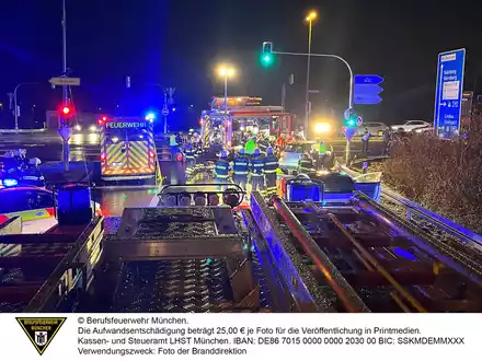 FW-M: Kleinwagenfahrer bei Verkehrsunfall verletzt (Ludwigsfeld) - Foto: presseportal.de