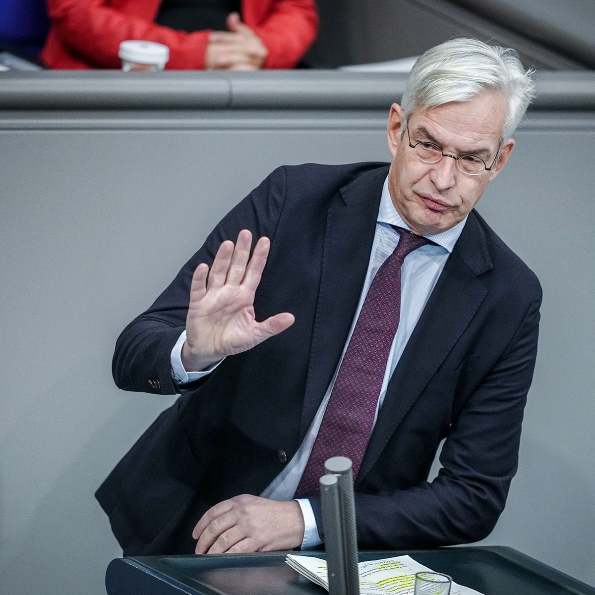 «Das ist kein guter Kompromiss für dieses Land. Es ist eher der Versuch, den Riss in ihrer Ampel zu kitten»: Mathias Middelberg von der CDU. - Foto: Kay Nietfeld/dpa