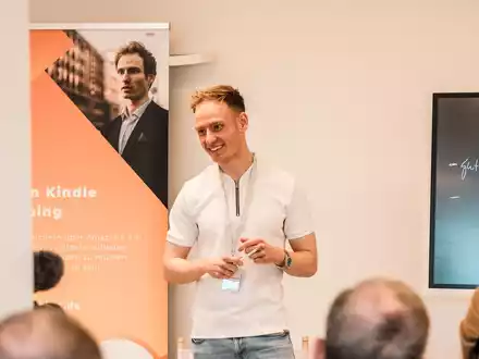 Risikoarmes Einkommen durch KI: Publishing-Experte Cedric Mattig von der NiCe Publishing Consulting GmbH zeigt, wie es jedem gelingt, mit KI-Unterstützung hochwertige Bücher zu produzieren - Foto: presseportal.de