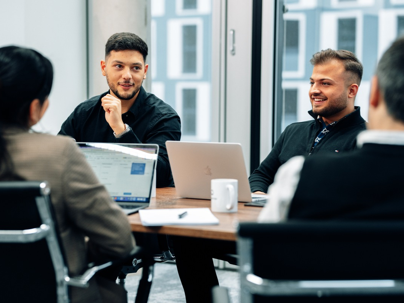 E-Commerce boomt: Wie Emre Girkin und Can Özkan 1,5 Millionen Euro Umsatz in 6 Monaten generierten - Foto: presseportal.de