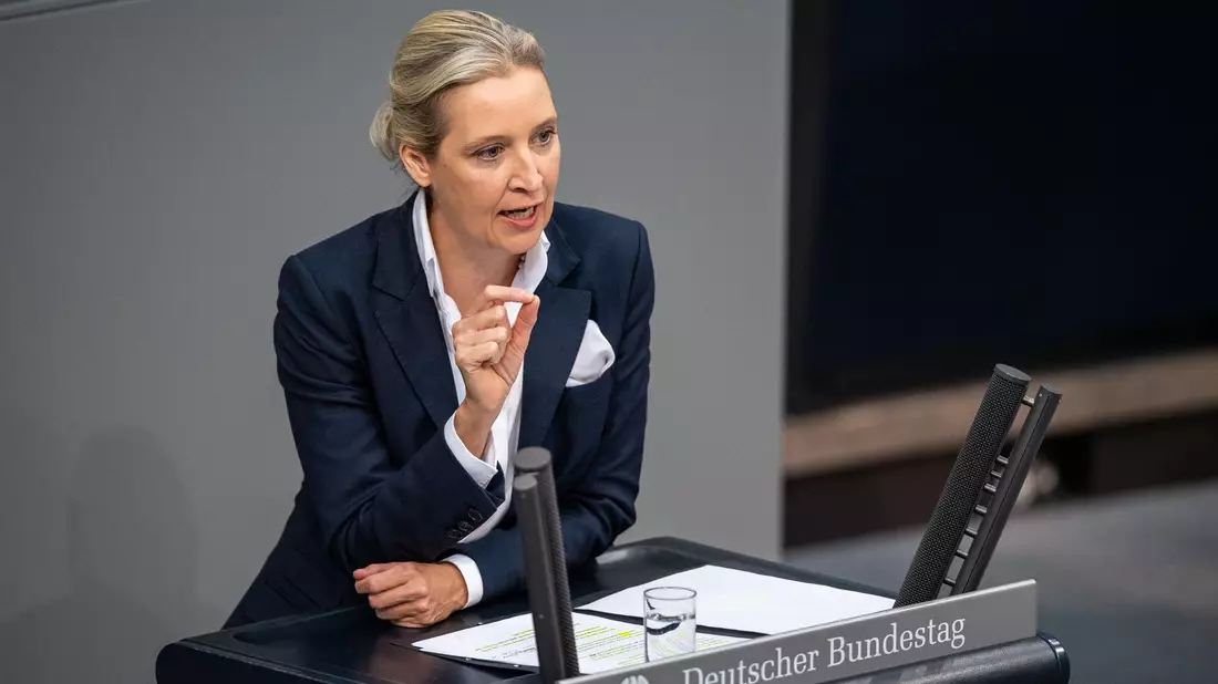 Die Universität Bayreuth prüft einen Plagiatsverdacht gegen AfD-Chefin Alice Weidel. - Bild: Melissa Erichsen/dpa