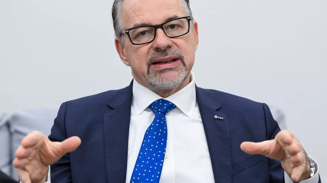 Josef Aschbacher ist Generaldirektor der Europäischen Weltraumorganisation. - Bild: Jens Kalaene/dpa