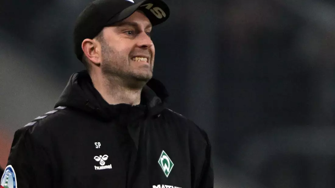 Bremens Trainer Ole Werner an der Seitenlinie. - Bild: Federico Gambarini/dpa