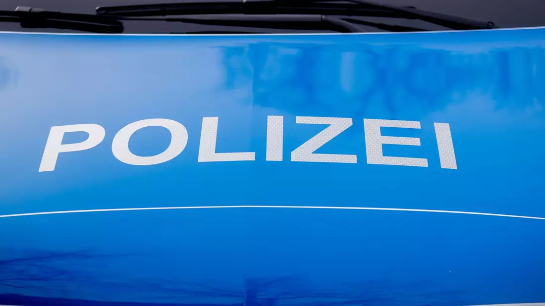 Die Polizei in NRW konnte einen flüchtenden LKW-Fahrer erst mit einer  Nagelkette stoppen (Symbolbild). - Bild: Christoph Soeder/dpa/Symbolbild