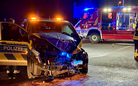 FW-EN: Verkehrsunfall zwischen Polizeifahrzeug und Linienbus - Foto: presseportal.de