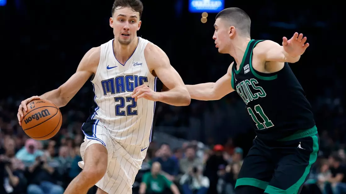 Franz Wagner (l) verlor mit Orlando in Boston. - Bild: Michael Dwyer/AP