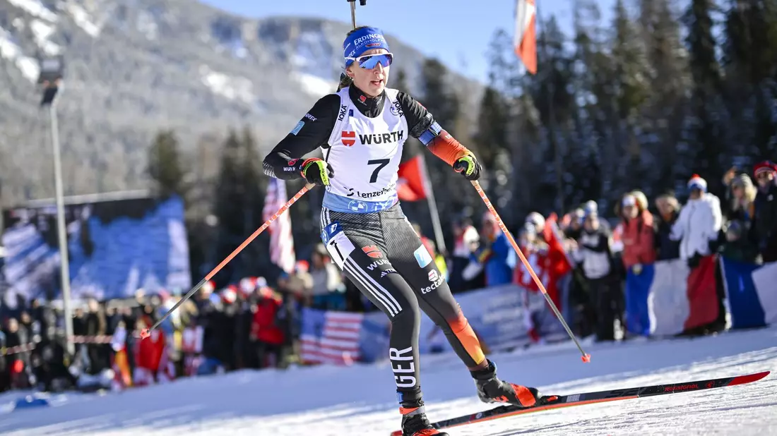 Biathletin Franziska Preuß war nach ihrem vierten Platz sehr zufrieden. - Bild: Gian Ehrenzeller/KEYSTONE/dpa