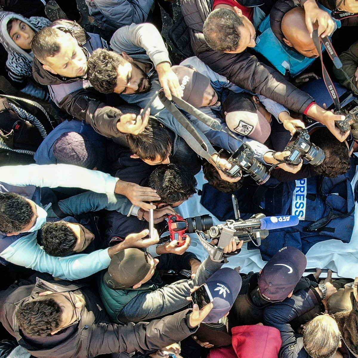 Beerdigung des getöteten Kameramanns Samer Abu Dakka. - Foto: Mustafa Thraya/dpa