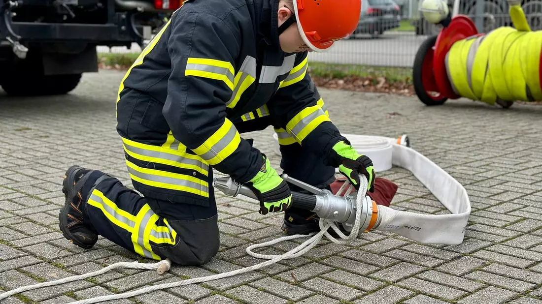 FW Hünxe: 13 neu ausgebildete Einsatzkräfte für die Feuerwehren Hünxe und Schermbeck - Bild: presseportal.de