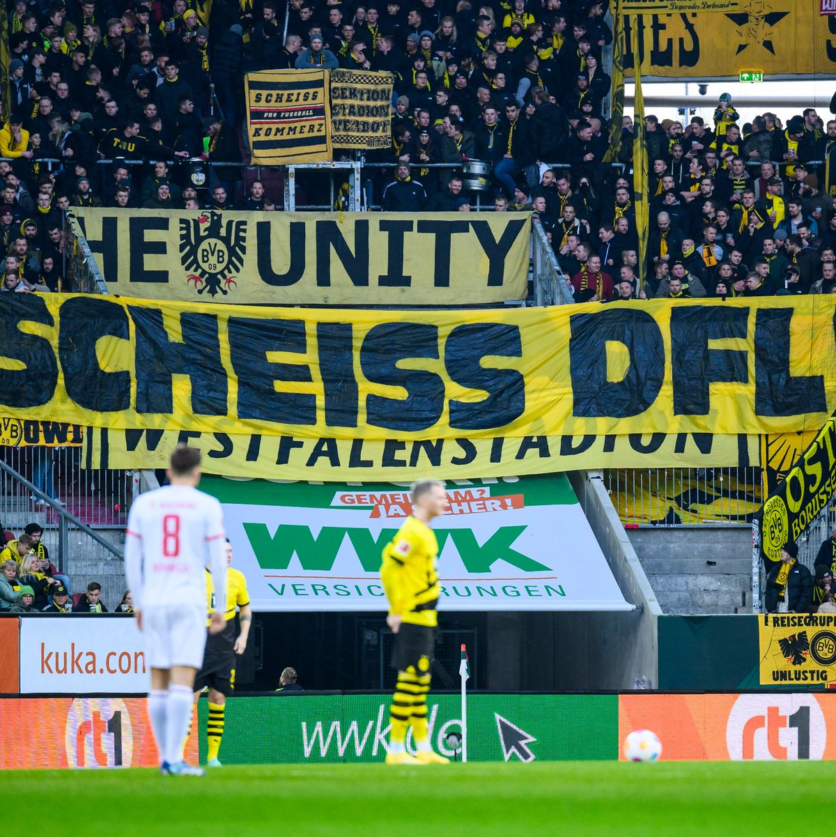 Auch die Dortmunder Fans zeigten ein eindeutiges Banner. - Foto: Tom Weller/dpa