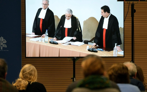 Im Vatikan-Prozess um fragwürdige Millionendeals ist das Urteil verkündet worden. - Foto: Andrew Medichini/AP Im Vatikan-Prozess um fragwürdige Millionendeals ist das Urteil verkündet worden. - Foto: Andrew Medichini/AP