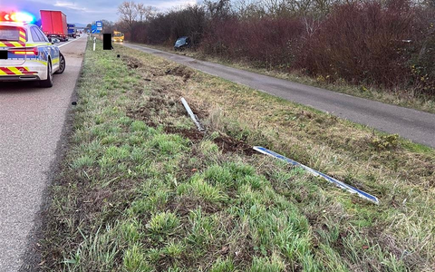 POL-PDLD: A65 Edenkoben - überschlagenes Fahrzeug - Foto: presseportal.de