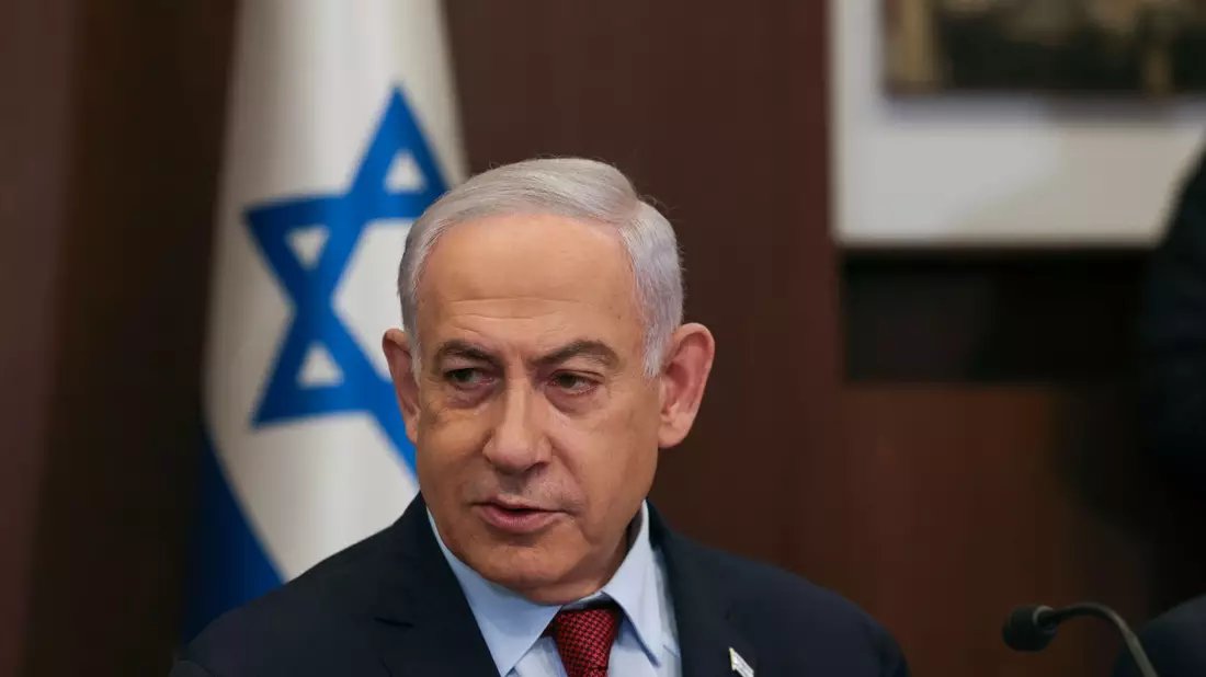 Israels Premierminister Benjamin Netanjahu nimmt an der wöchentlichen Kabinettssitzung in Jerusalem teil. - Bild: Ronen Zvulun/Pool Reuters/AP/dpa