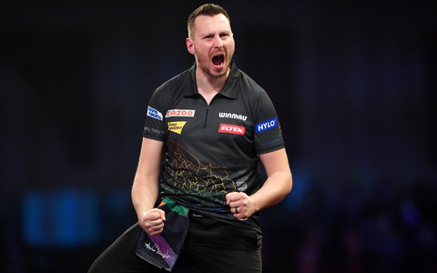 Emotionaler Moment: Florian Hempel feiert seinen Sieg gegen Dimitri van den Bergh. - Foto: Zac Goodwin/PA Wire/dpa