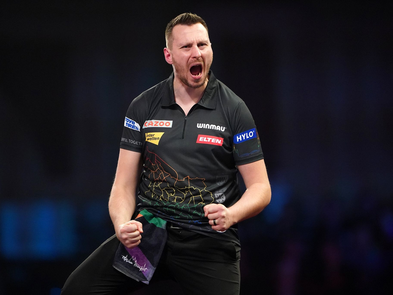 Emotionaler Moment: Florian Hempel feiert seinen Sieg gegen Dimitri van den Bergh. - Foto: Zac Goodwin/PA Wire/dpa