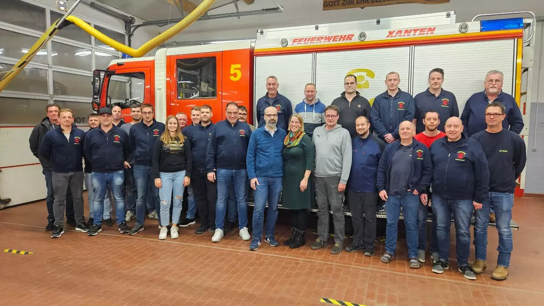 FW Xanten: Wertvolles Feedback und Anerkennung für die Feuerwehr - Patient besucht den Löschzug Xanten-Nord - Bild: presseportal.de