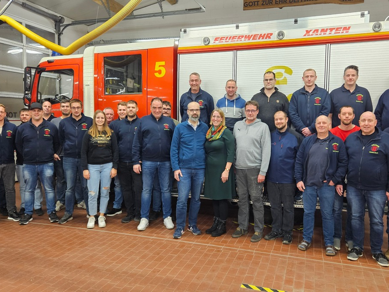 FW Xanten: Wertvolles Feedback und Anerkennung für die Feuerwehr - Patient besucht den Löschzug Xanten-Nord - Foto: presseportal.de