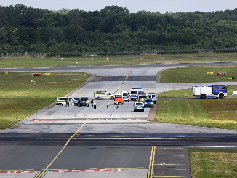 Bei Klima-Protesten am 13. Juli am Flughafen Hamburg sollen der Lufthansa-Gruppe 400.000 Euro Schaden entstanden sein. - Foto: Bodo Marks/dpa