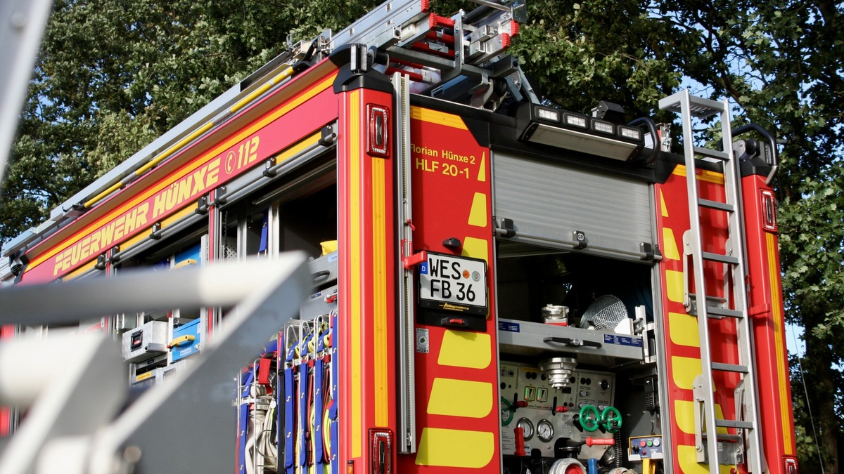 FW Hünxe: Gemeldeter Verkehrsunfall mit nachfolgendem Einsatz - Foto: presseportal.de