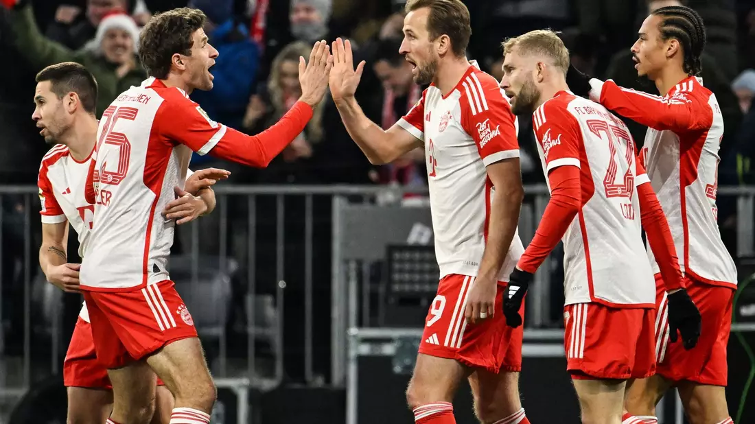 Mit einer souveränen Leistung schlug der FC Bayern den VfB Stuttgart mit 3:0. - Bild: Lukas Barth-Tuttas/dpa