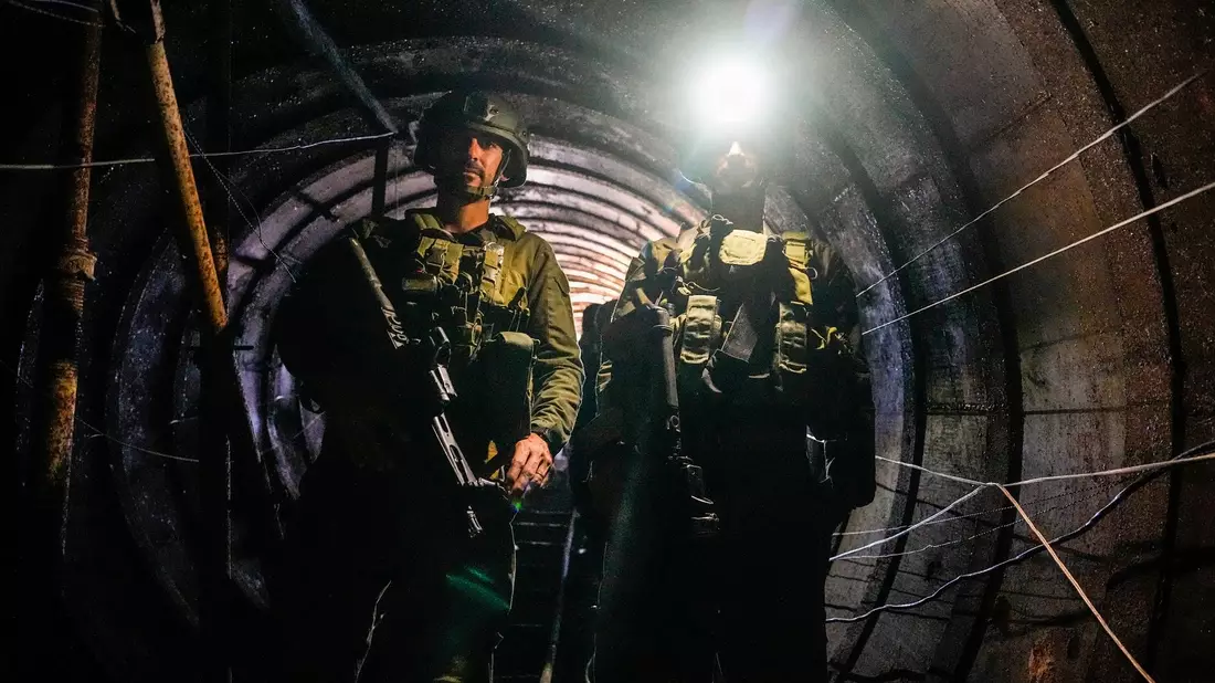 Israelische Soldaten haben eigenen Angaben zufolge das größte Hamas-Tunnelnetz gefunden. - Bild: Ariel Schalit/AP/dpa