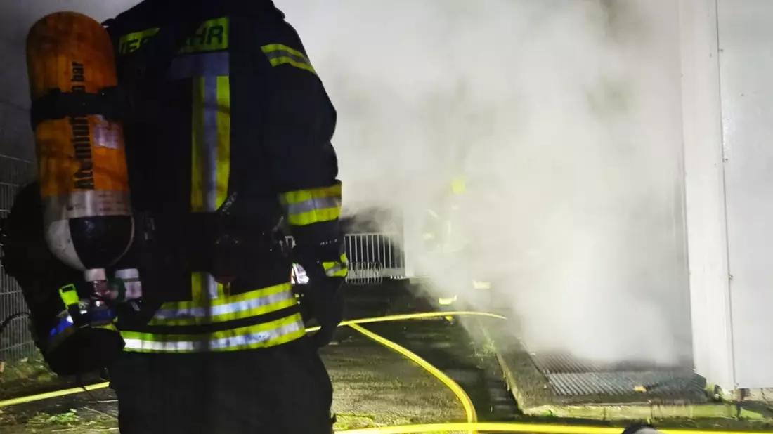 FW-OB: Trafobrand in leerstehendem Geschäftshaus - Bild: presseportal.de
