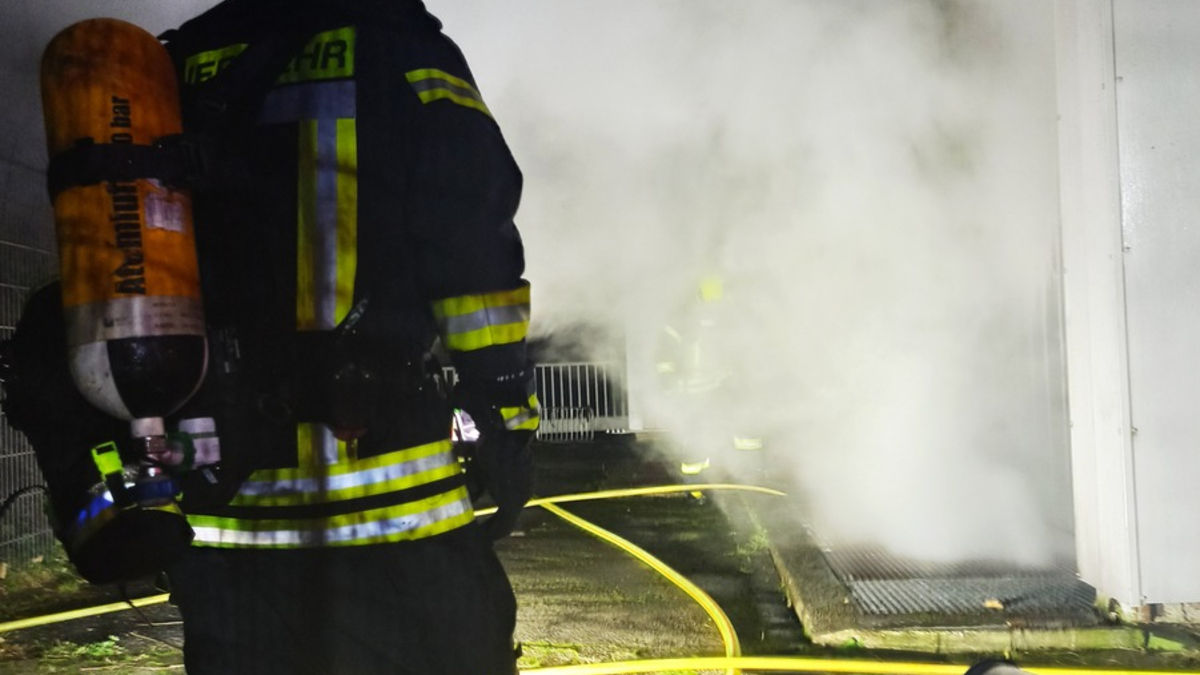 FW-OB: Trafobrand in leerstehendem Geschäftshaus - Foto: presseportal.de