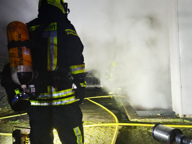 FW-OB: Trafobrand in leerstehendem Geschäftshaus - Foto: presseportal.de