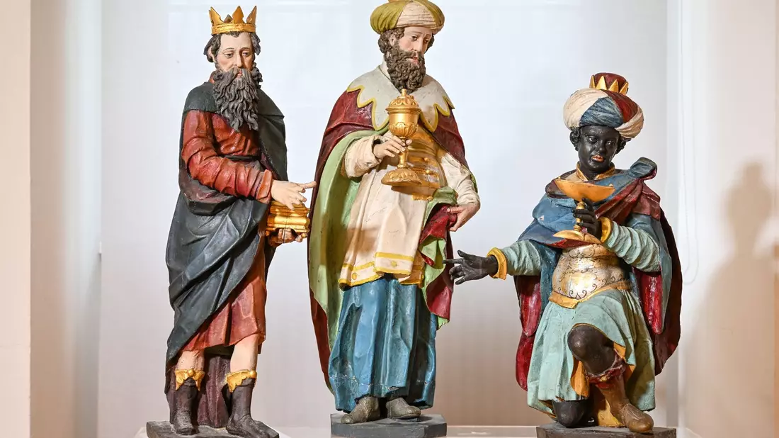 Die Heiligen Drei Könige im Nazarener Stil, hier aus der aktuellen Krippenausstellung im Kloster Schussenried. - Bild: Felix Kästle/dpa