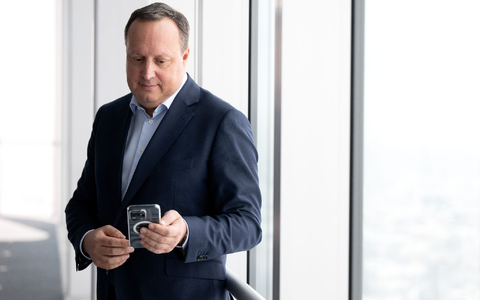 Firmenchef Markus Haas sieht O2 im Aufwind. - Foto: Sven Hoppe/dpa