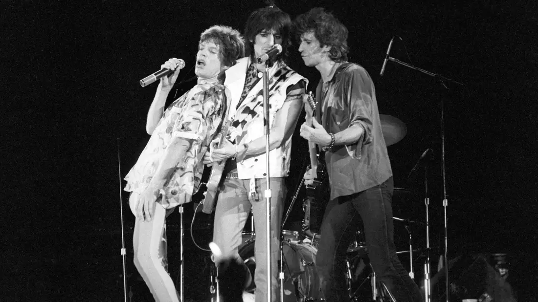 Mick Jagger (l-r), Ron Wood und Keith Richards im Juni 1982. - Bild: Roland Holschneider/dpa