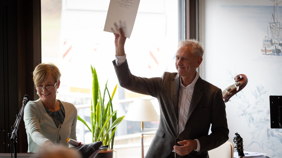 POL-H: Polizeipräsidentin Gwendolin von der Osten verabschiedet den Leitenden Polizeidirektor Detlef Hoffmann in den Ruhestand - Foto: presseportal.de